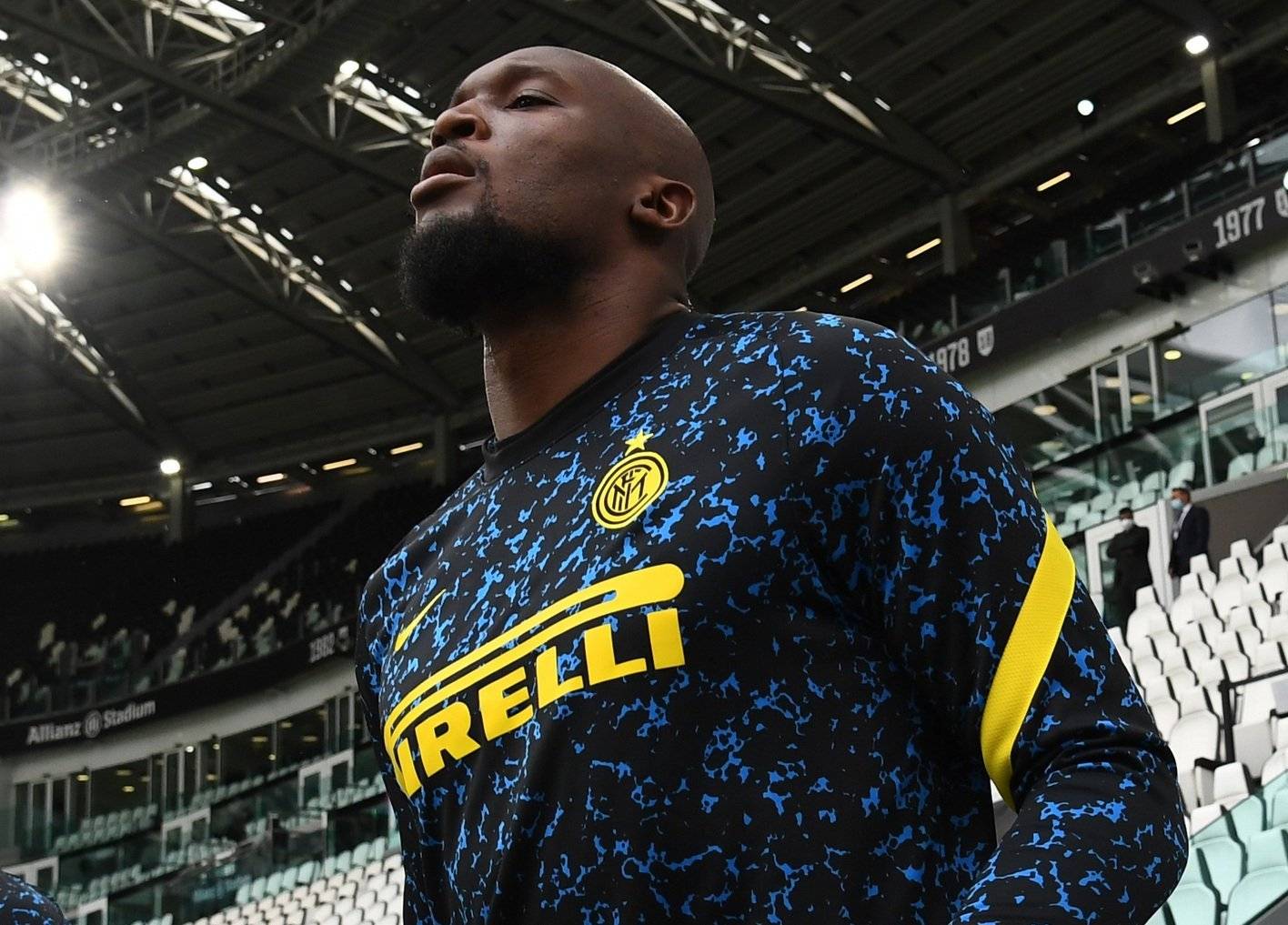 位持球策应 位持球策应