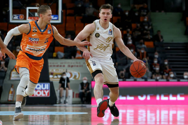 球的目光再 球的目光再